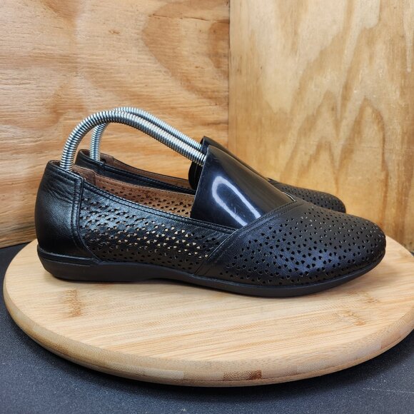 Dansko Neely Perforated Leather Slip On Ballet Flat Shoes Size 39 US 8.5-9 - Picture 1 of 9